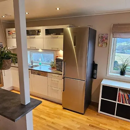 Charming 3-bedroom House In With Mountain Views *