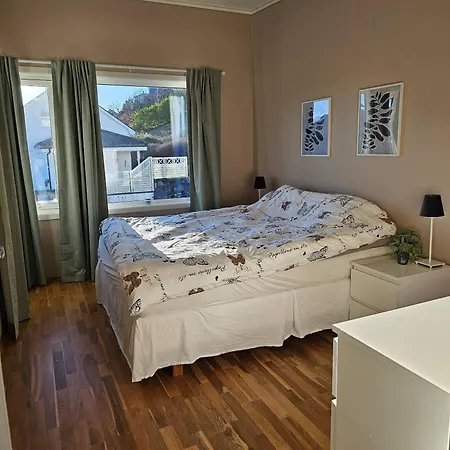 Prázdninový dům Charming 3-bedroom House In With Mountain Views *